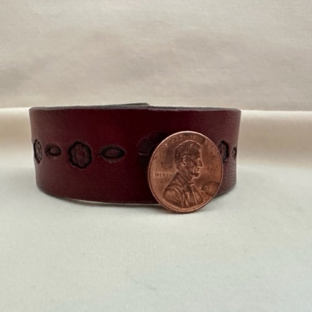 Embossed Leather Bracelet - Picture 6 of 6